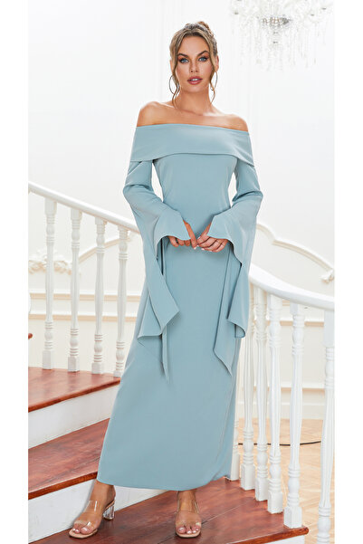 Independent Off-Shoulder Long Dress with Flowing Sleeves and an Elegant Touch