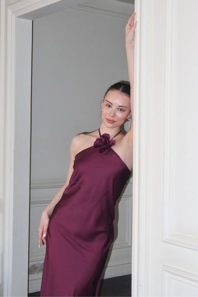thelowely GÜL DETAYLI SATEN ELBİSE