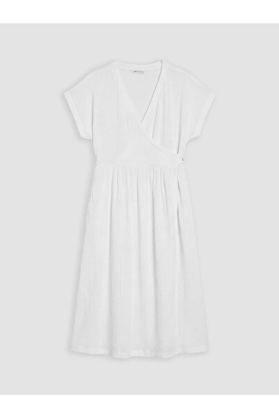 LC Waikiki White Easy-To-Wear Double-Breasted Collar Dress with Snap Buttons