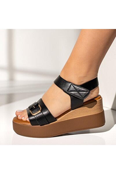 Modlet.ro Women's black platform sandals with a buckle EVA21