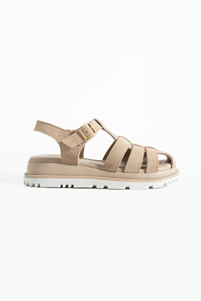 Siena Shoes صندل نسائي من Avenor مصنوع من الجلد الطبيعي مع تفاصيل مشبك، لون ب...