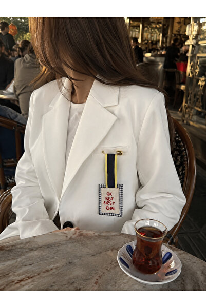 Ziv El Yapımı Ok But First Chai Yazılı Nakışlı Kumaş Broş Ve Rozet