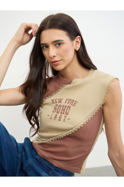 Styli Beige Slogan Print Color Block Tank Top with Lace Trim