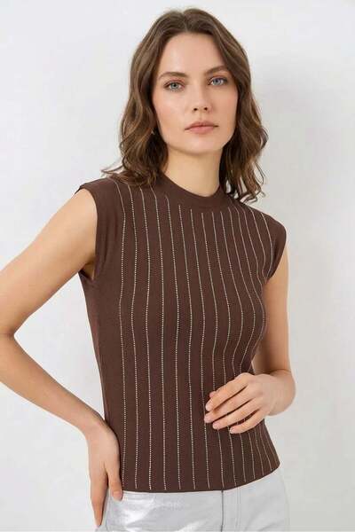 Generic Brand Women's Round Neck Zero Sleeve Stone Brown Blouse