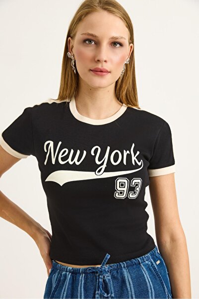 Raneel Kazançlı Alışveriş Γυναικείο Crop T-shirt με λεπτομέρεια ρίγας στον λα...