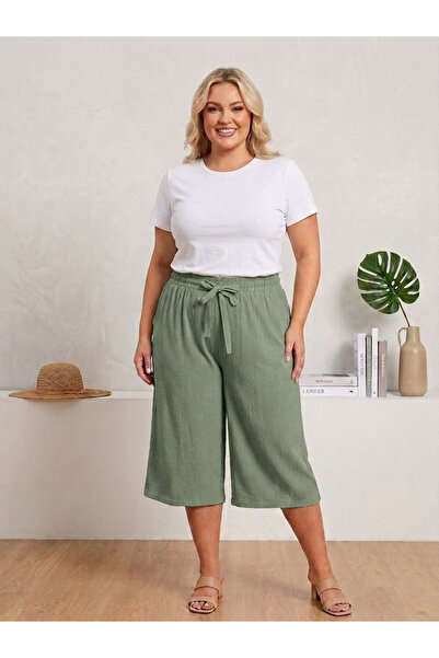 Temporium Women's Plus Size Wrinkled Fabric Wide Leg Elastic Waist Capri Pants