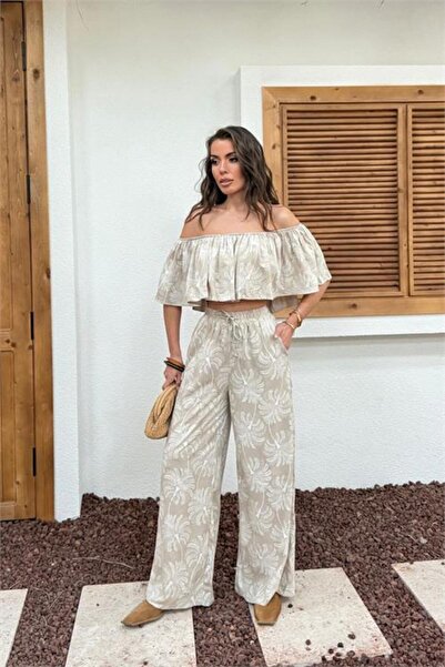 Neşeli Butik bluză cu volane și guler tip madonna, cu imprimeu bej, pantaloni...