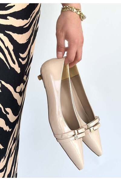 Generic Brand Dowen Beige Patent Leather Low Heeled Shoes