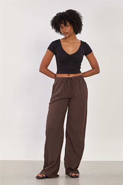 BARRELS AND OIL Women's Elastic Waist Crinkled Loose Trousers - Bitter Brown