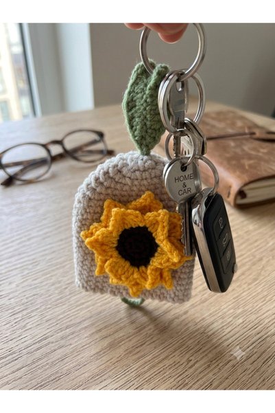 FLY LIFE Hand-Knitted Amigurumi Keychain