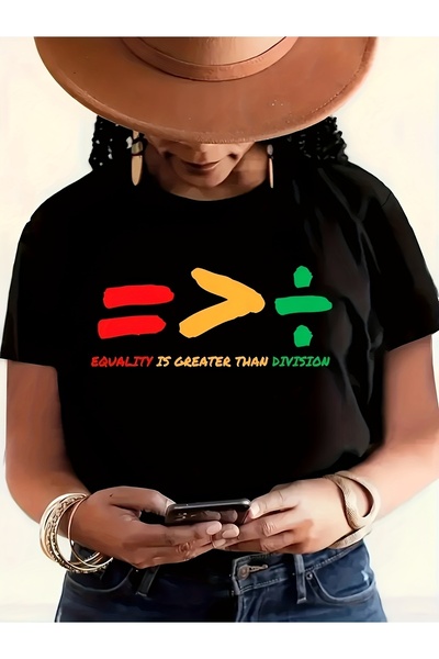 212Wear قميص مطاطي من السباندكس: تي شيرت مطبوع عليه كلمة "Equality" - حروف جر...