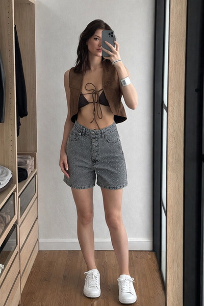 XRAY JEANS Women's Slim Fit Stoned Smoked Short Denim Shorts
