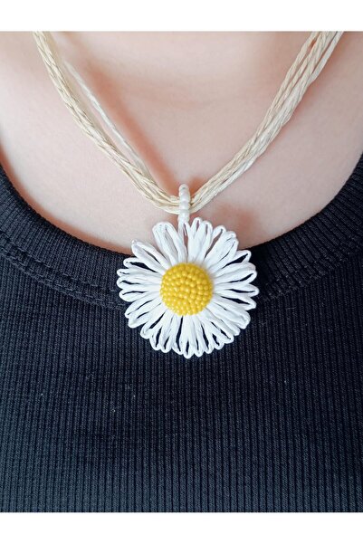 RP COMPANY White Daisy Model Wicker Necklace