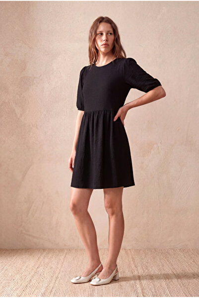 WESTMARK LONDON Women's Black Seersucker Textured Viscose Regular Fit Crew Ne...