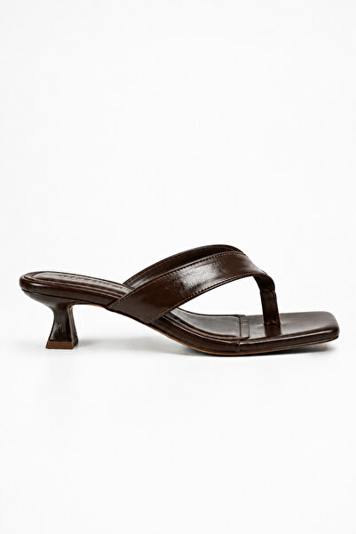 Sira Official Avelis Brown Flip-Flop Heeled Slippers