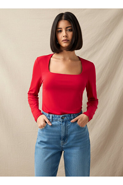 FAV Regular Fit T-shirt with Square Neck
