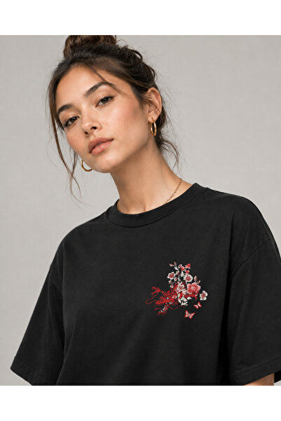 cc collection Γυναικείο μπλουζάκι oversize με στάμπα στήθους με μαύρο δράκο κ...