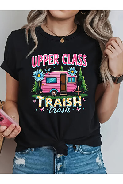 799 تي شيرت نسائي بطبعة حروف من UPPER CLASS TRAISH - بلوزة بأكمام قصيرة وياقة...