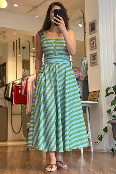 Unique Boutique فستان ميدي مخطط بحمالات سميكة وحزام