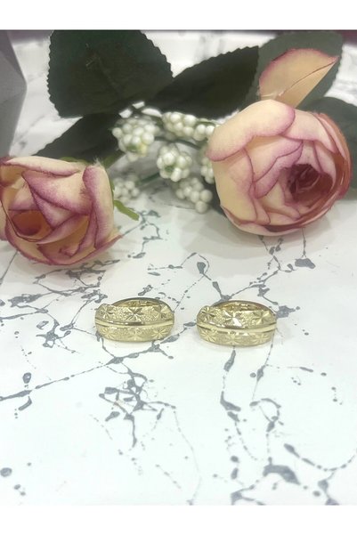 XUPING JEWELRY أقراط نسائية على شكل نجمة فولاذية مفرغة واسعة متماثلة (1.6×0.8 سم)