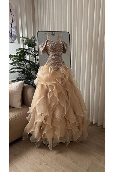 Dubai High-End Champagne-Colored Evening Gown, Combining Sparkle and Feminini...