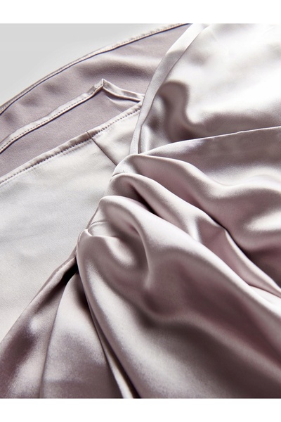 NO BRAND Rochie gri din satin cu bretele, detalii cu volane, decolteu petrecut m