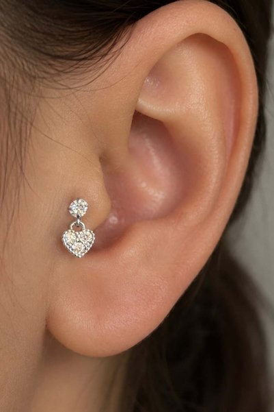TAKIŞTIR Gümüş Renk Kalp Figürlü Taşlı Cerrahi Çelik Tragus/Kıkırdak Küpe/Pie...