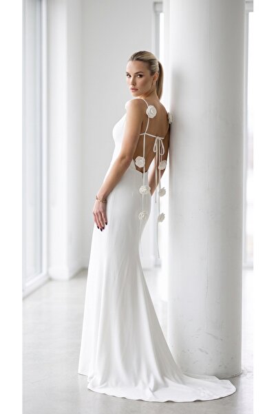 VELİSİA Romantik premium krep Ayarlanabilir askılı sırt dekolteli gül detaylı...
