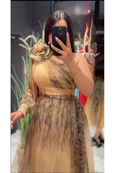 Sienna Fashion Rochie crem din voal cu un umar