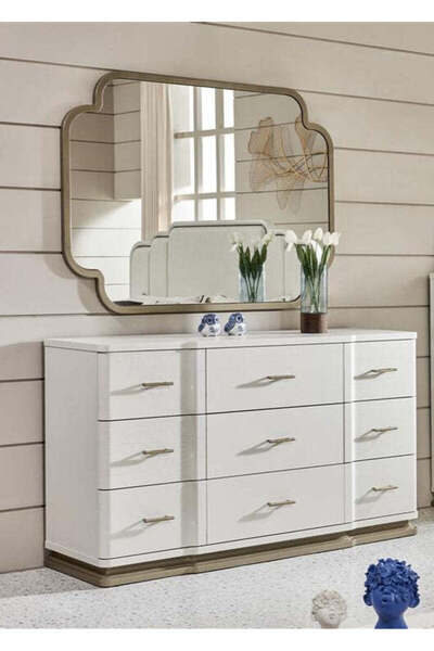 Roots Furniture طاولة تسريحة بيضاء تضفي هدوءاً خالداً