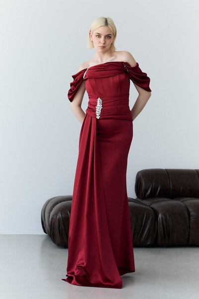 Serica Moda Burgundy Boat Neck Stone Embroidered Drapeli Long Evening Dress