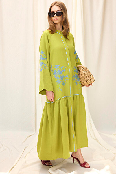 Touché Privé Embroidered Linen Dress