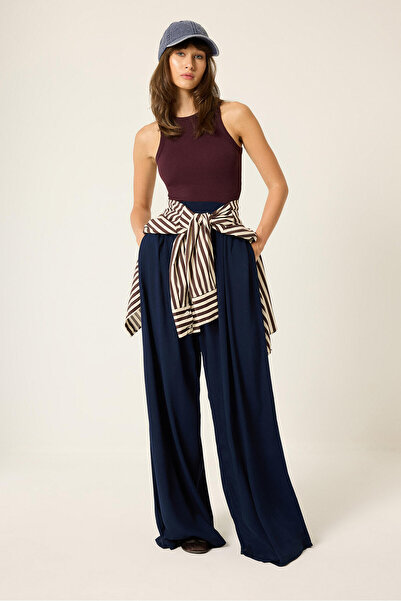 Touché Privé Pleated Relax Pants