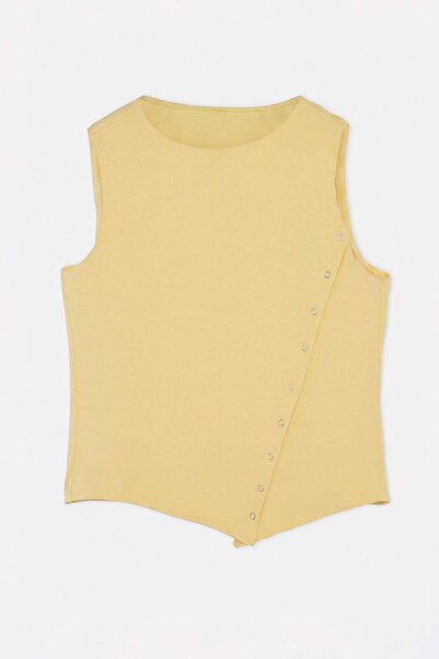 Trendyol Curve Light Yellow Fitted/Bodycon Boat Neck Sleeveless Cropped Stret...