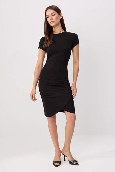 Συλλογή Trendyol Μαύρο ίσιο φόρεμα Bodycon με λαιμόκοψη και κοντό μανίκι, μίν...