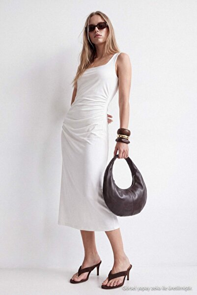 Trendyol Kollektion Ecru Bodycon Midi-Kleid mit gerafftem, detailliertem, qua...