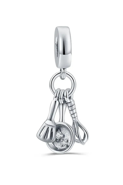 Fubena Spatula, Pan and Whisk Shaking Charm