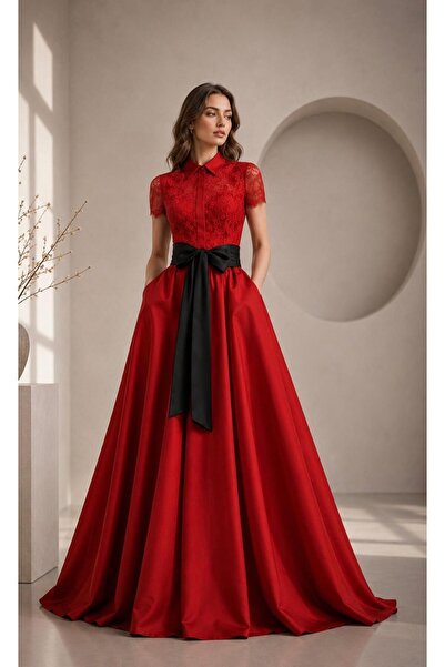 SERAVENZA COUTURE فستان ماكسي بوي بأكمام قصيرة وتنورة مزينة بالدانتيل من التف...
