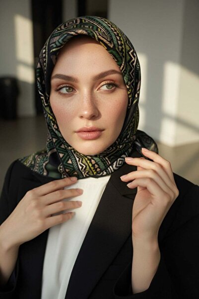 Vissona %100 Twill İpek Etnik Desenli Siyah - Zümrüt Yeşili Renkli 90x90 Eşar...