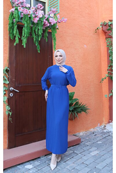 NİSUM MODA KOMPLE PİLİSELİ VE KEMERLİ UZUN ELBİSE