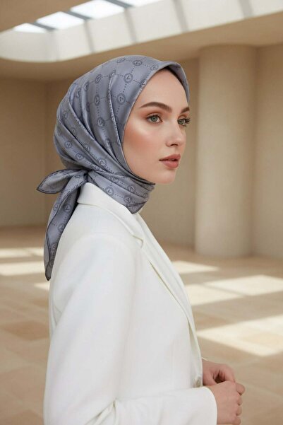 Vissona %100 Twill İpek Monogram Desenli Gri Renkli 90x90 Eşarp Dikim Şekli :...