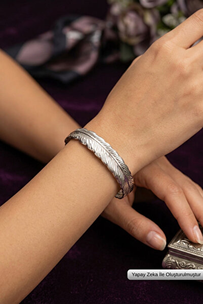 Begondio Minimalist Italian Style Laser Engraved Women's Cuff Bracelet
