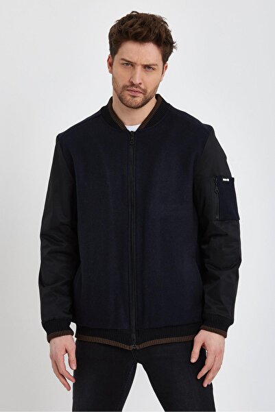 ALEXANDERGARDI Wool Coat with Sleeve Pocket Detail (E22-623A)