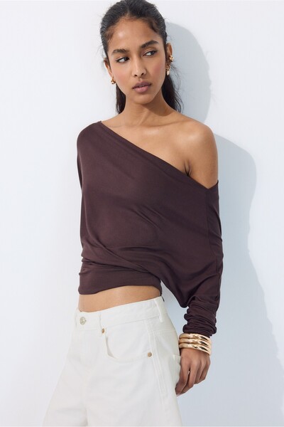 Stradivarius Asymmetric modal T-shirt