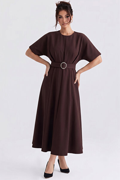MODA DURAĞI KALİTELİ MİDİ ELBİSE YIRTMAÇ DETAYLI KEMERLİ
