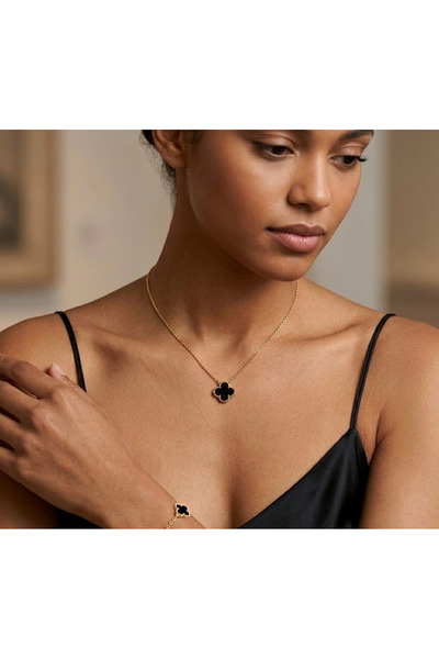 Senzavetra Women's Black Flower Necklace