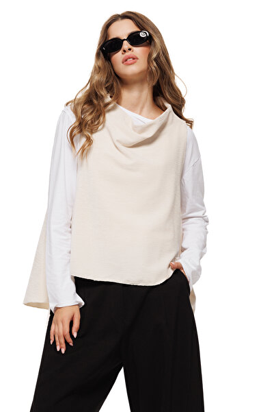 Fofy Premium cream women's vest with modern asymmetrical cut at the corners
