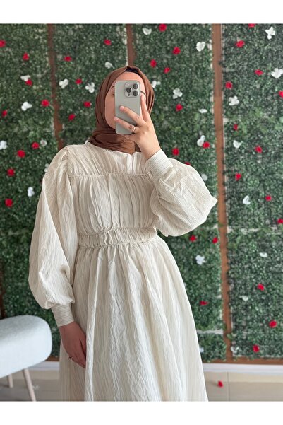 Ediva wears Büzgülü Pamuklu Elbise Bej