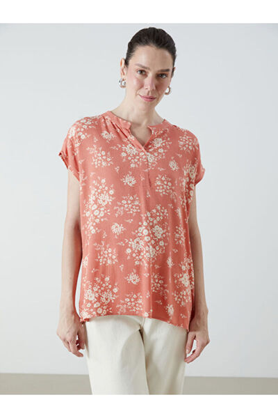 LC Waikiki Rmz Gi̇yi̇m Farkiyla Kaçık Roba Collar Floral Blouse