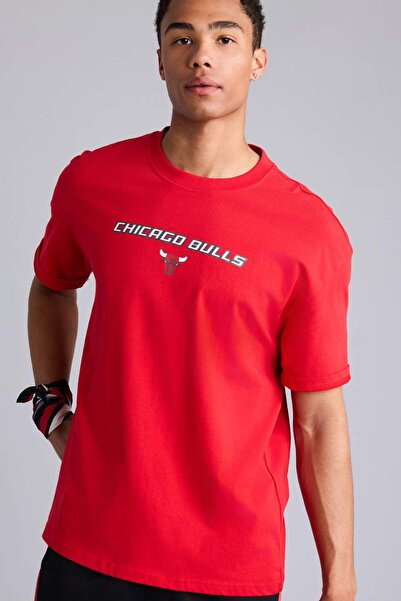 DeFacto تي شيرت NBA Chicago Bulls كبير الحجم بأكمام قصيرة H3318AX26SM